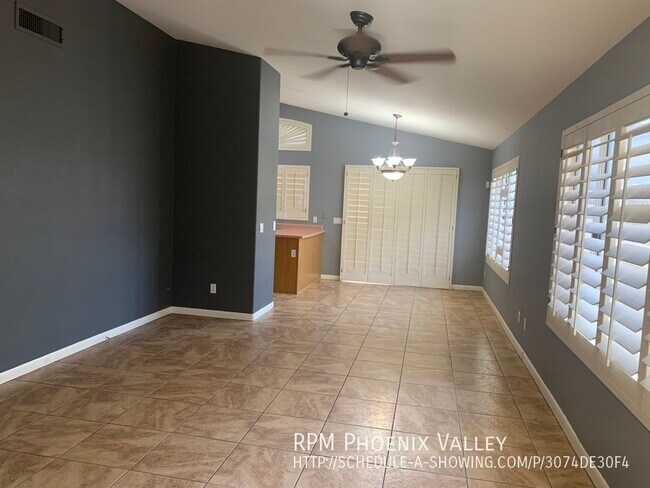 Building Photo - 3 Bed/2 Bath Single Story N. Phx Home Read...