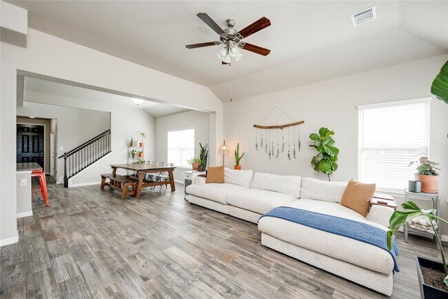 Foto del edificio - 709 Tinton Falls Ln