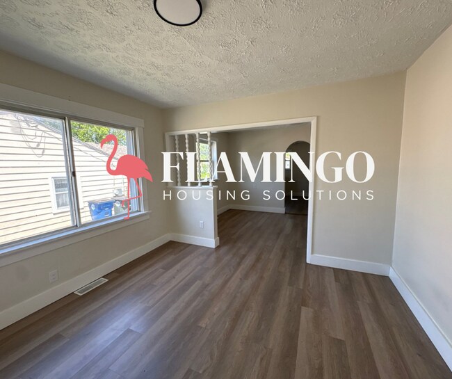 Foto del edificio - Remodeled 2 bedroom with off street parking and garage