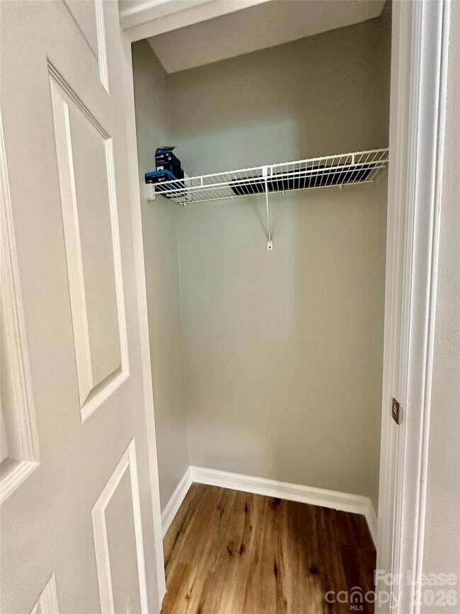 Foto del edificio - 10240 Rose Meadow Ln