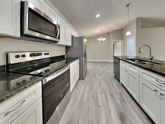 Building Photo - 916 W Cadima Pl