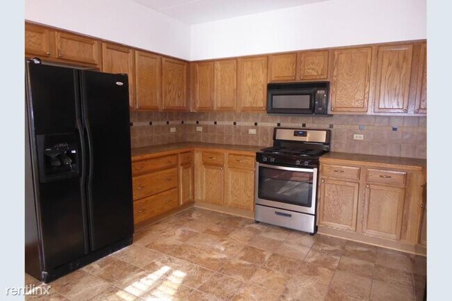 Building Photo - 16611 Liberty Cir