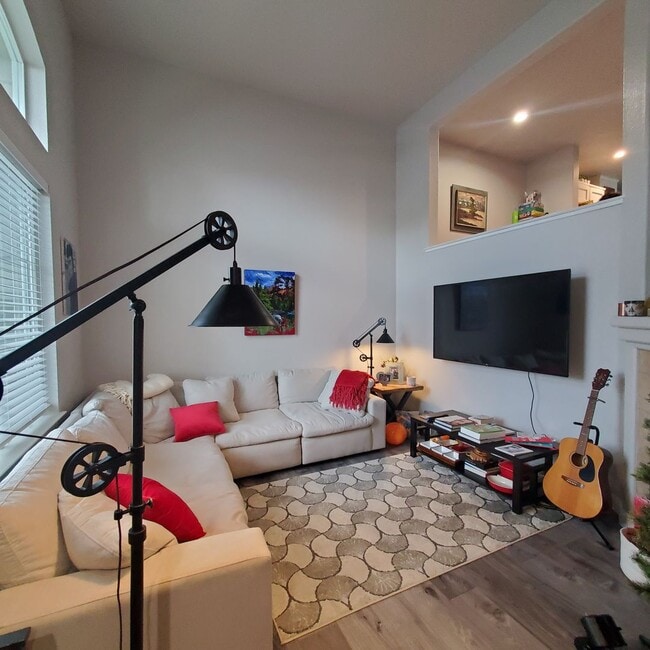 Building Photo - Modern Concord Townhouse 3/2.5 near BART &...