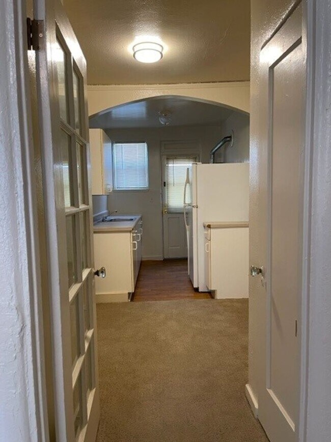 Foto del edificio - Quaint Studio, Freshly Painted, in Central Berkeley