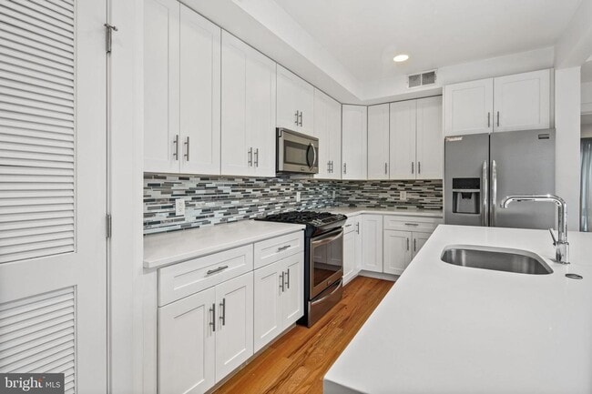 Building Photo - Northern Liberties Apartment