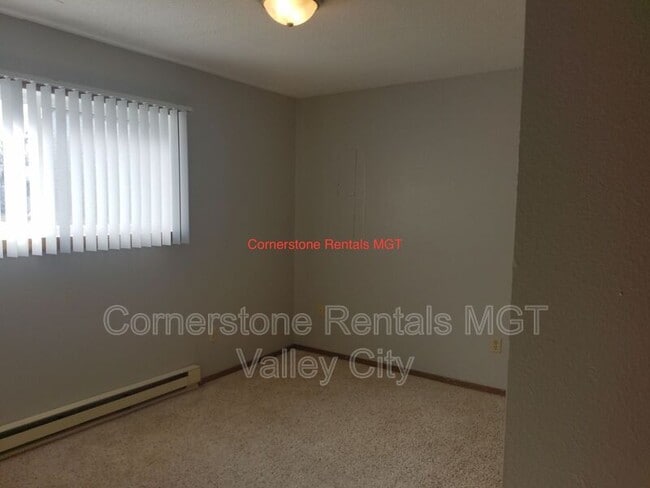 Building Photo - 918 9th Ave SE