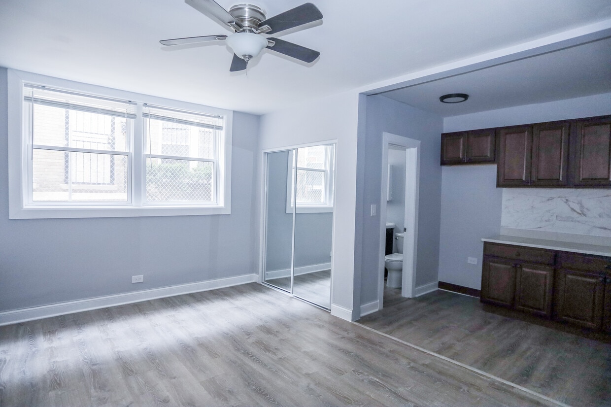 Foto principal - 6950 N Ashland Blvd