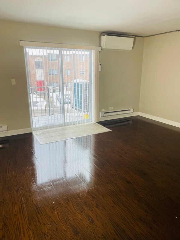 Foto principal - 1902 N Green Ln N