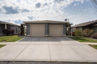 Building Photo - 1025 NE Rambling Ln