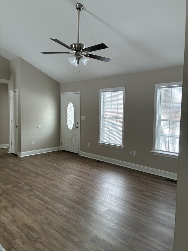 Foto del edificio - 231 Summerpine Pl