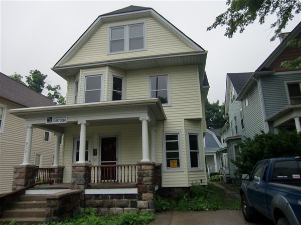 Primary Photo - 10 br, 3.5 bath House - 913 East Huron Who...