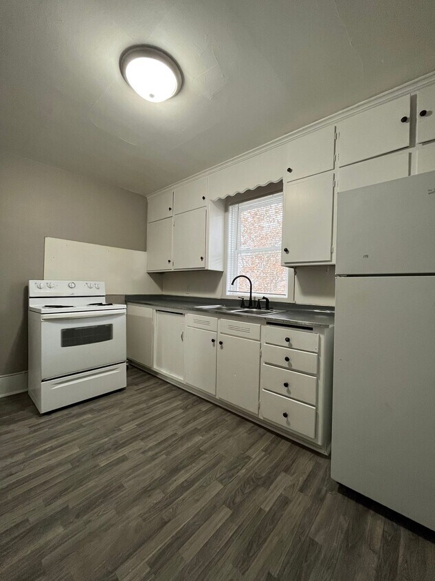 Primary Photo - 2424 W St