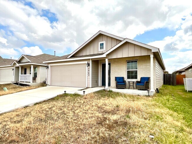 Building Photo - **APPLICATION RECEIVED** Spacious & Charming 3-Bedroom Home with 2-Car Garage, Fenced Yard & Prim...