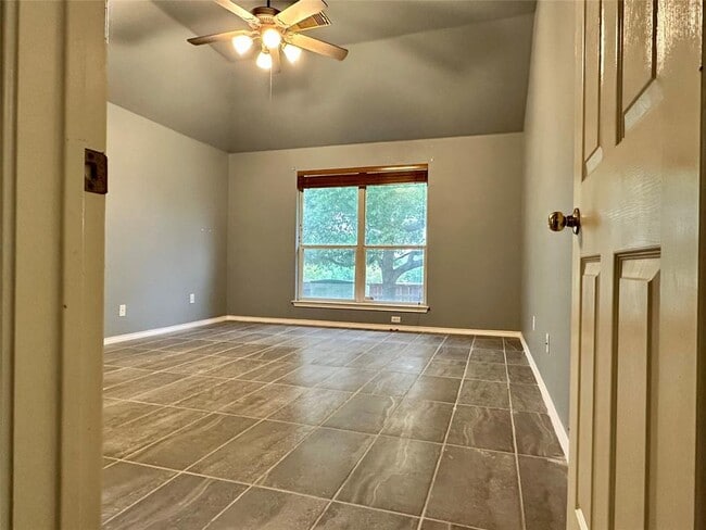 Foto del edificio - 1800 Briarton Ln N