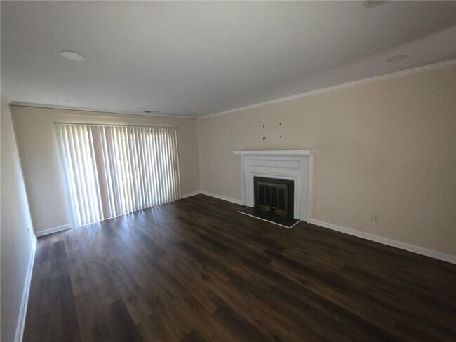 Foto del edificio - 76 Willowick Dr