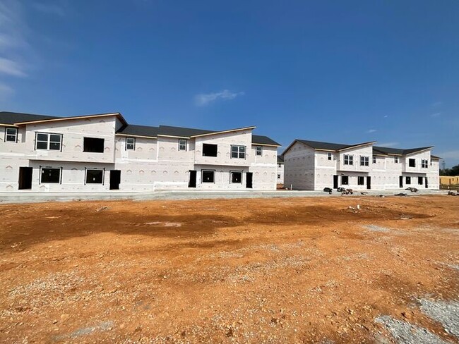 Foto del edificio - BRAND NEW TOWN HOMES in Clever, Mo!!!! 2 b...