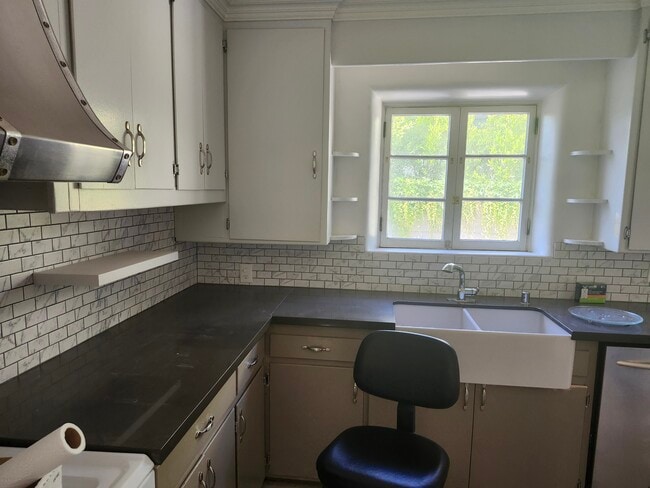 Building Photo - 2018 S 2nd Ave