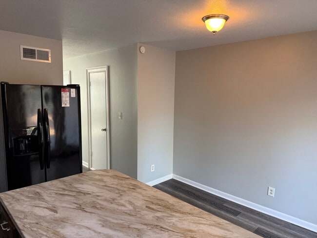 Foto del edificio - 2508 Redwood Ct