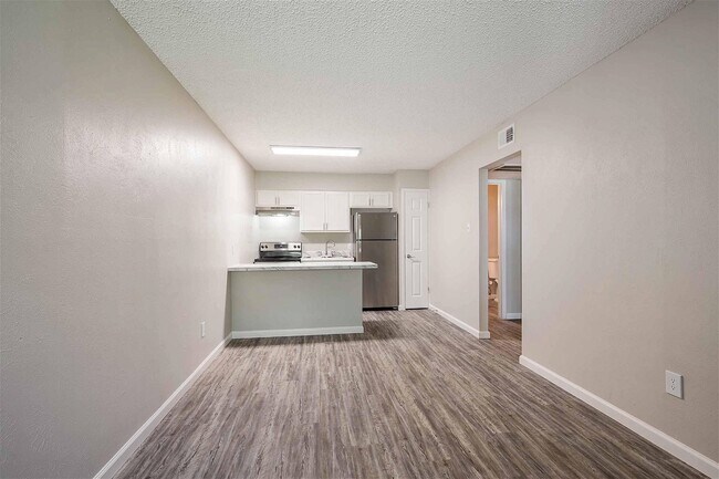 Building Photo - 507 Sandpiper Dr W