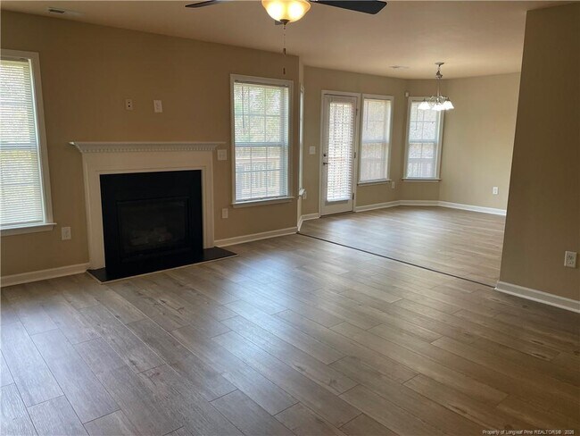 Foto del edificio - 42 Expedition Dr