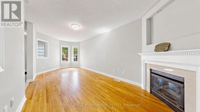 Building Photo - 37 Coolspring Cres
