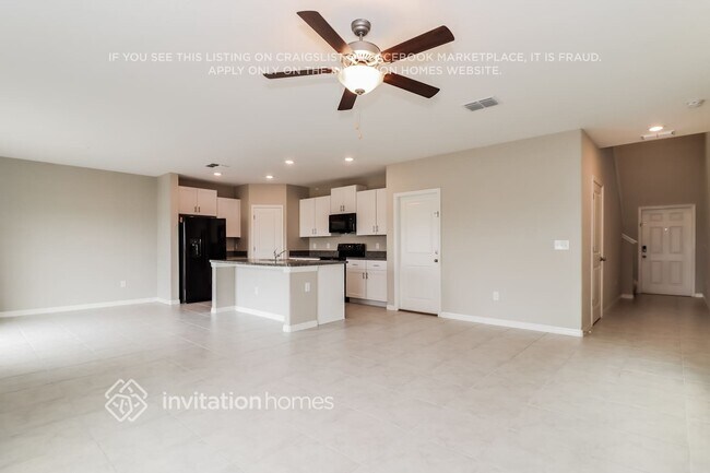 Foto del edificio - 15610 Greenleaf Bay St