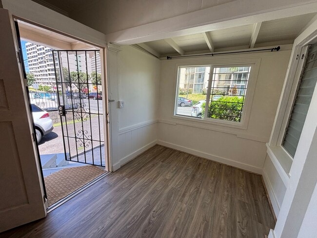 Building Photo - 1717 Kewalo St