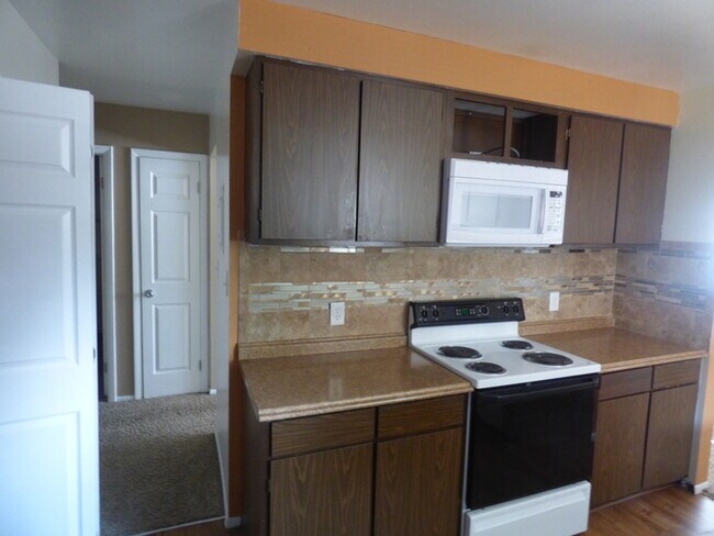 Foto del edificio - Bright and Clean 2 Bedroom Apartment