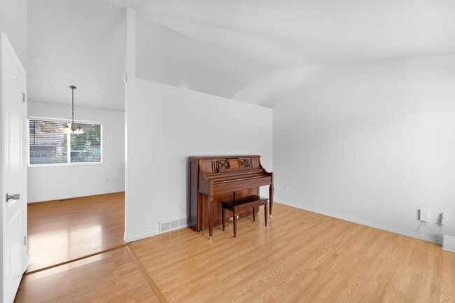 Building Photo - 557 E 8240 S