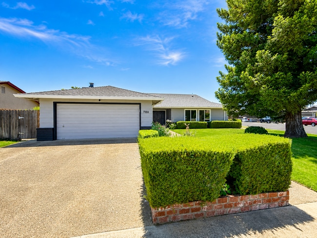 Building Photo - 708 Meadow Way