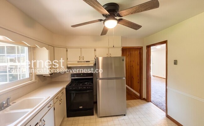 Foto del edificio - 1407 Cloverdale Cir