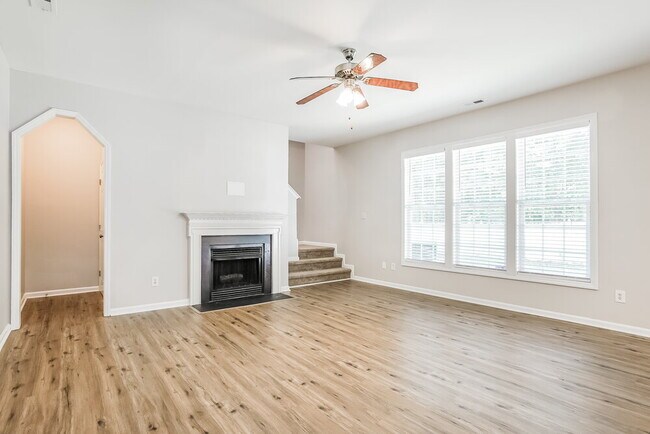 Foto del edificio - 8015 Marsh Hollow Dr
