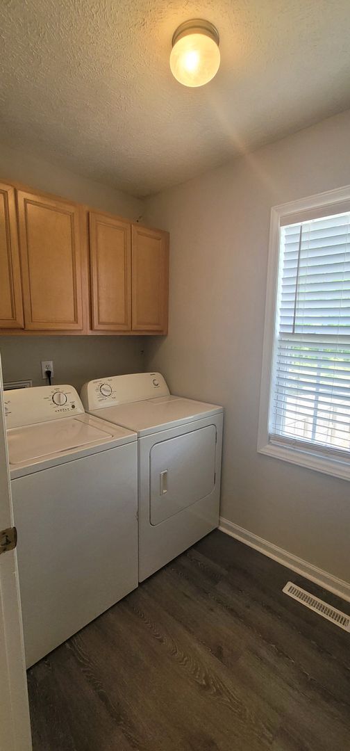 Building Photo - New Listing