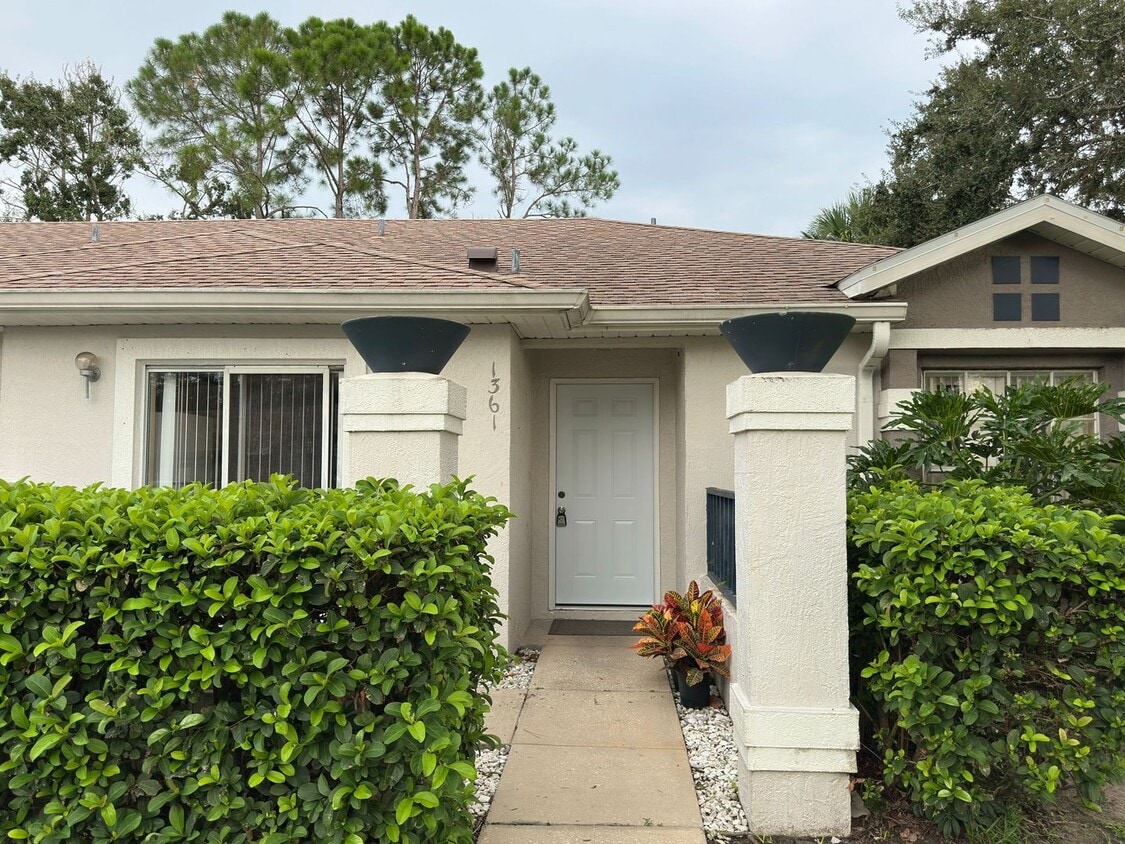 Spacious 3/2 Town Home in Meadow Woods. A... - Spacious 3/2 Town Home in Meadow Woods.  A...