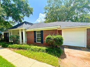 Building Photo - 9325 Seven Hills Curve S