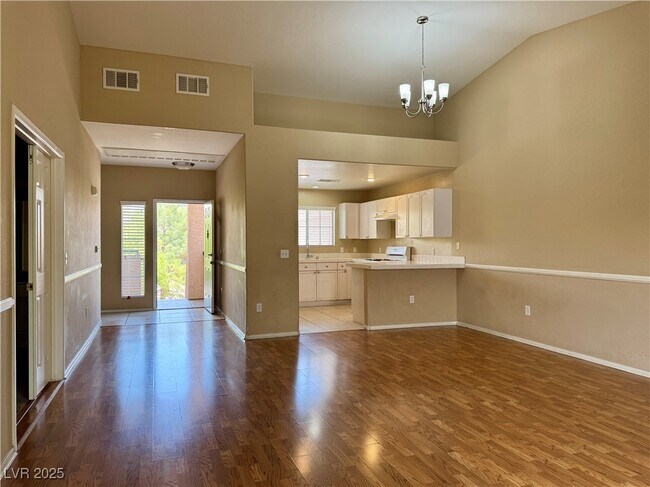 Foto del edificio - 400 Amber Pine St