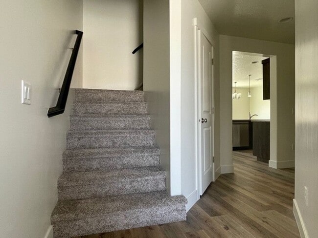 Building Photo - Desert Bluff 4 Bed Home!