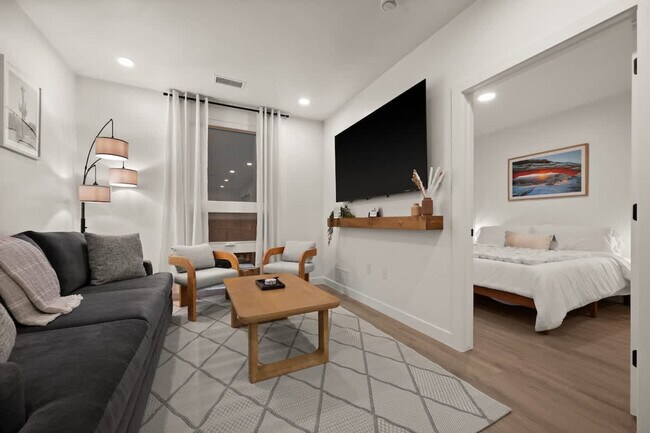 Building Photo - 646 S 400 W