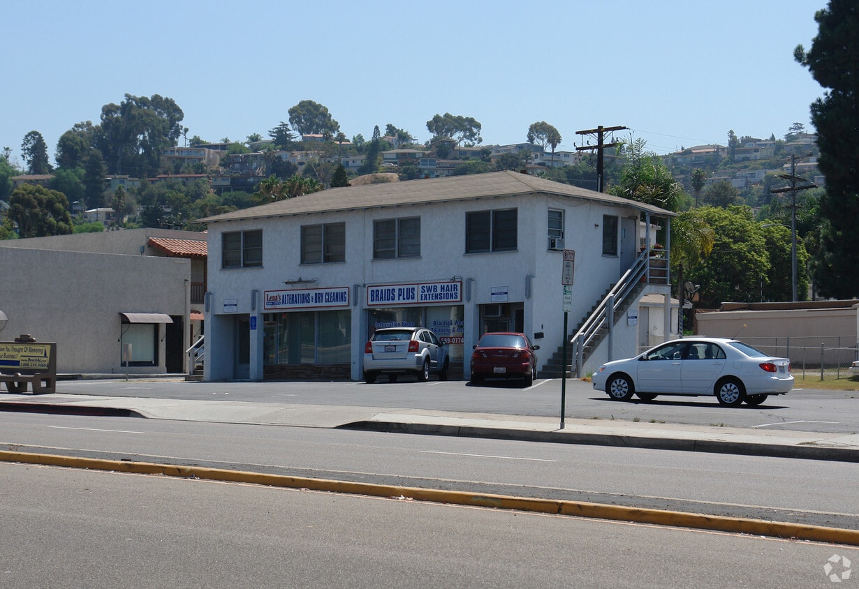 Building Photo - 4582-4584 Maple Ave