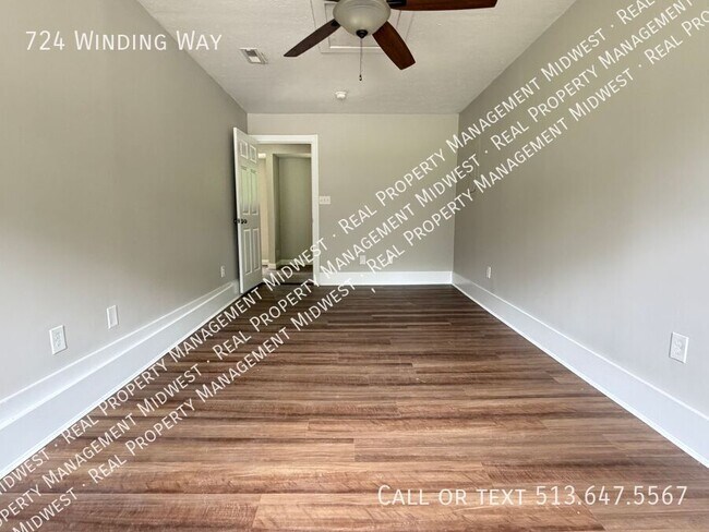 Foto del edificio - 724 Winding Way