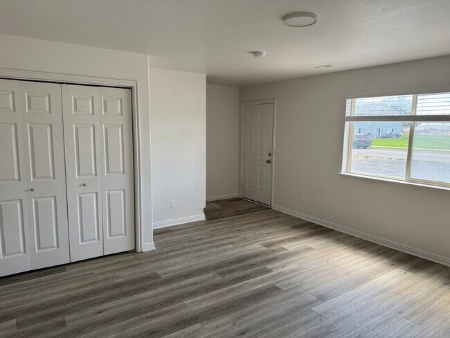 Building Photo - 2500 W 450 N
