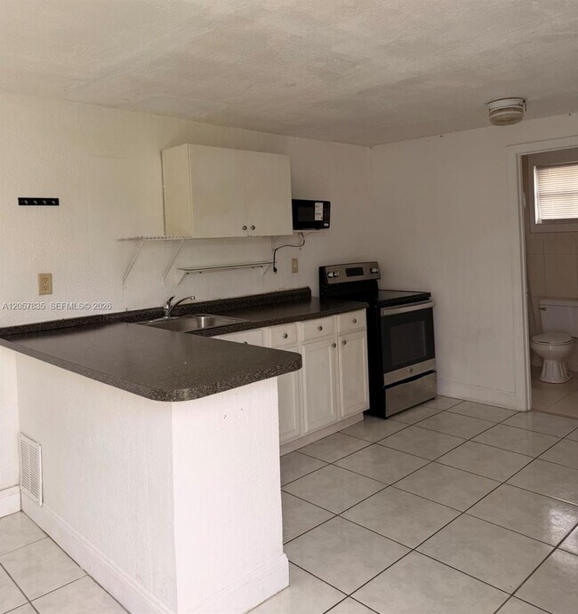 Building Photo - 9815 SW 51st Terrace