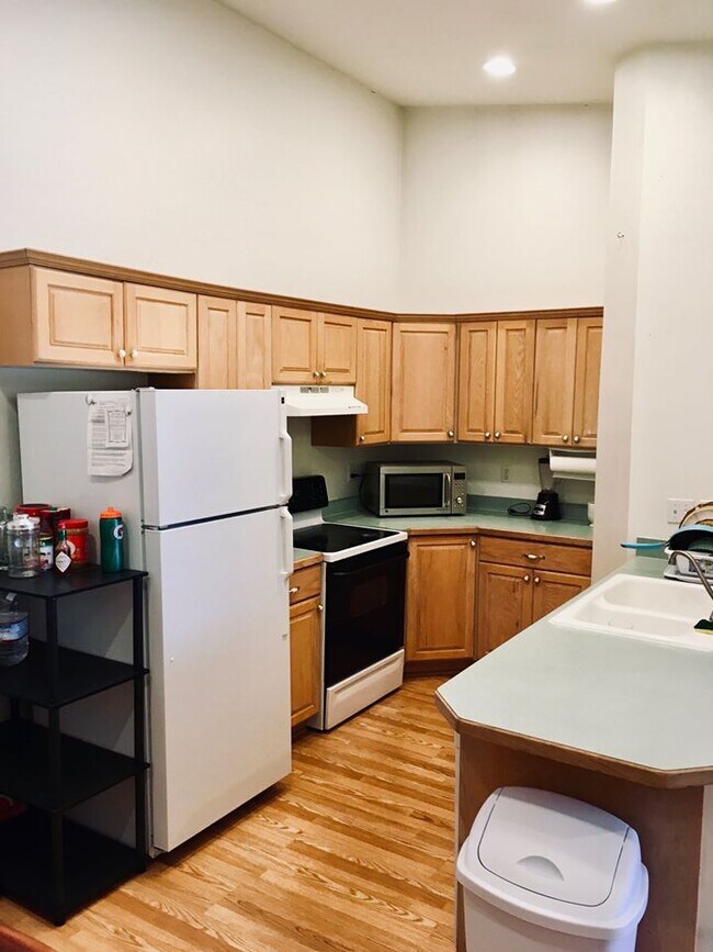 Building Photo - 1533 N 550 W