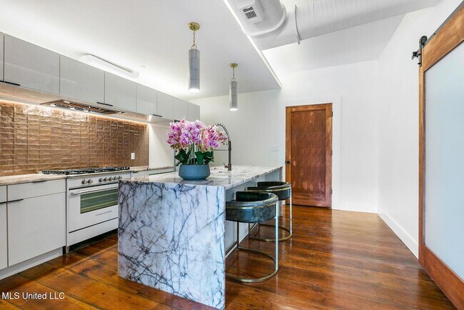 Foto del edificio - 301 S Toulme St