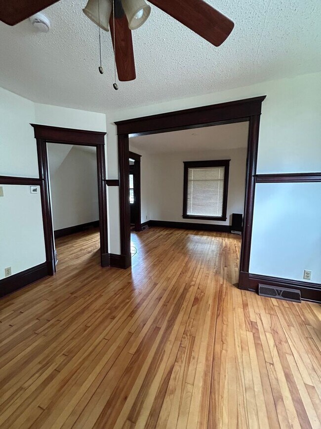 Foto del edificio - 812 5th St NE