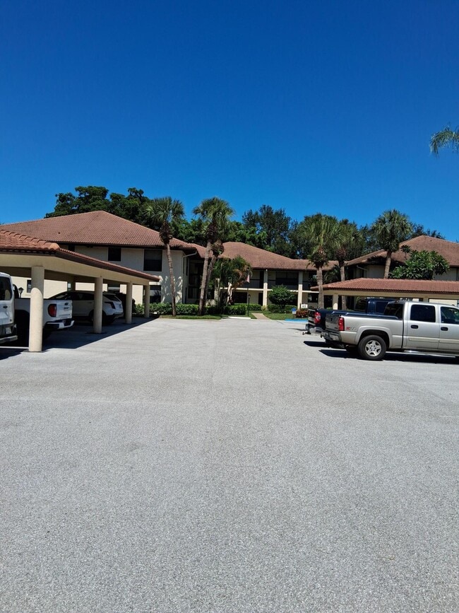 Foto del edificio - 61 SW South River Dr
