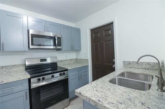 Foto del edificio - 1955 NW 5th Pl