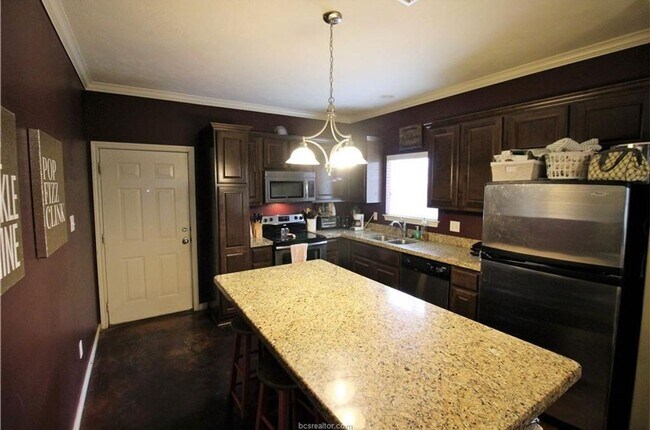 Foto del edificio - AUGUST PRE-LEASE!!! Beautiful 4 Bed, 3 Bat...