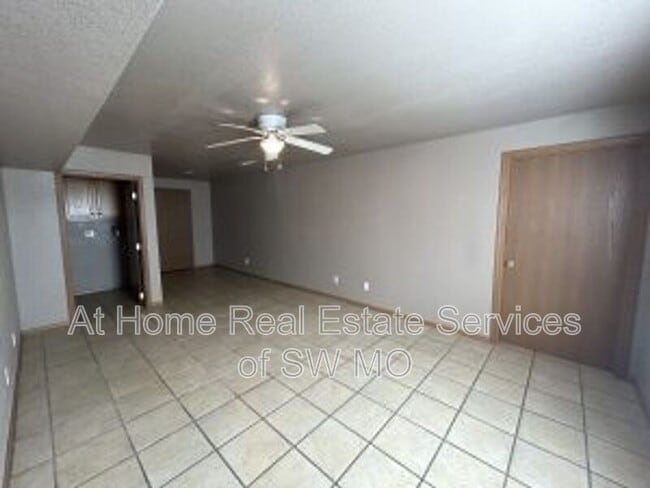 Foto del edificio - 631 Meadowview Dr