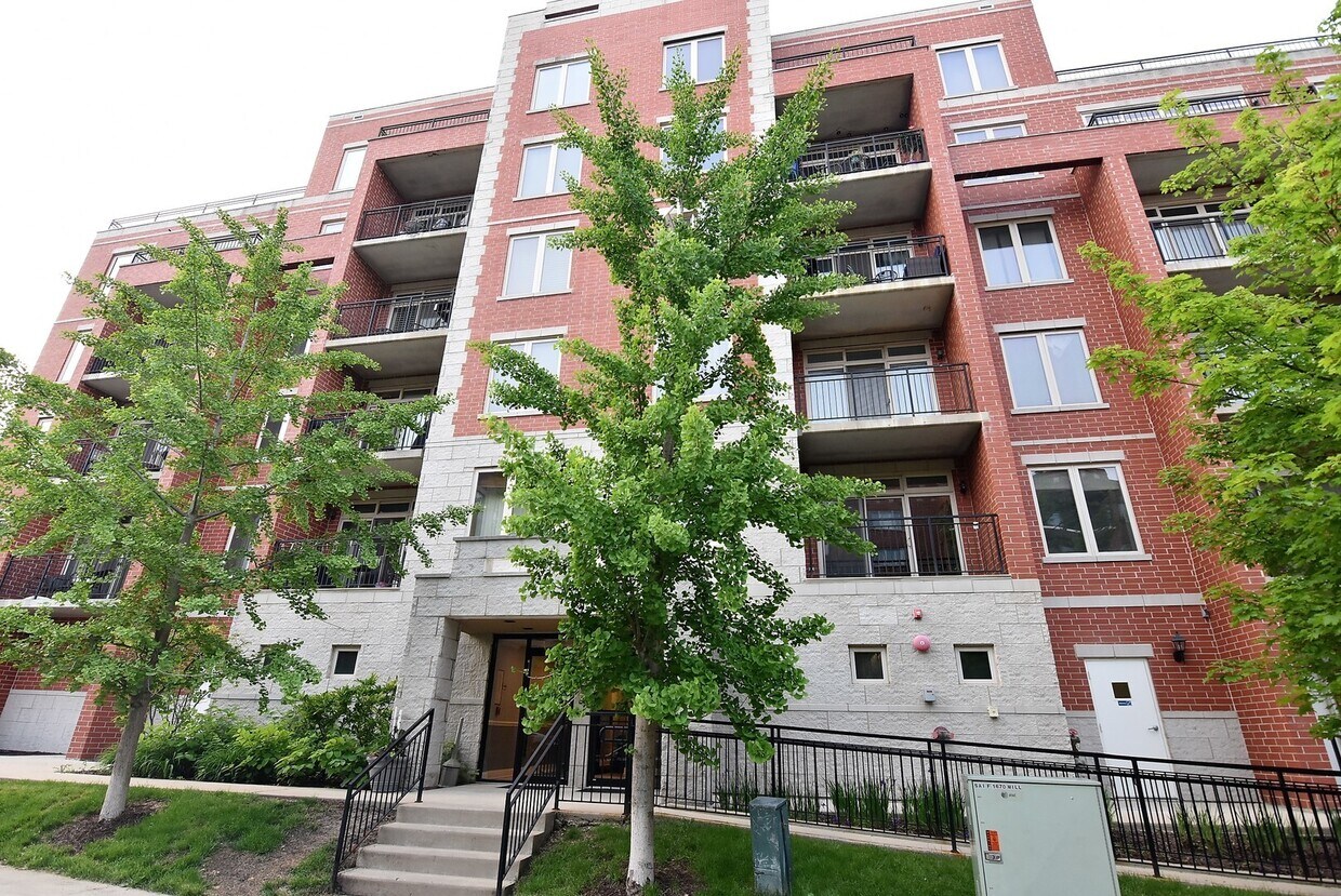 Primary Photo - 1670 Mill St